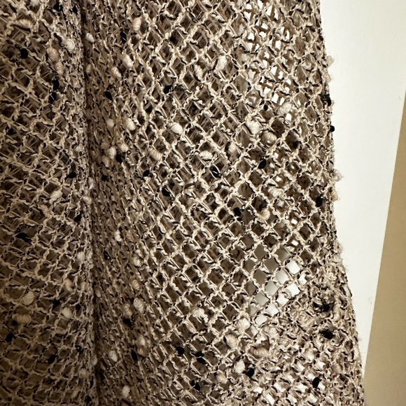 NWT Mesh vest with asymmetrical hem. One side - Picture 3 of 4